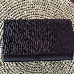 Elegant Black Textured Glitter Clutch